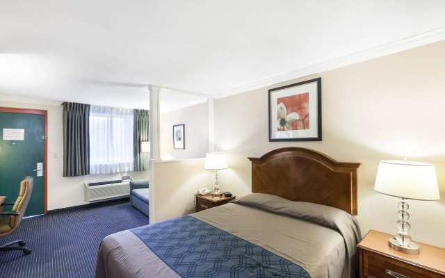 University Inn & Suites San Antonio