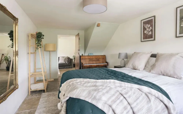 Leavens Farmstead Rural Retreat With Hot Tub