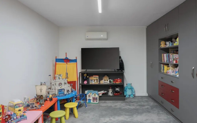 Ema's Guest House
