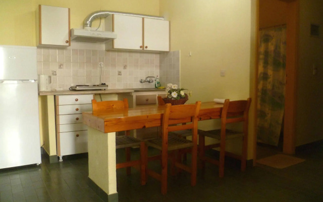 Mamouzelos Hotel Apts