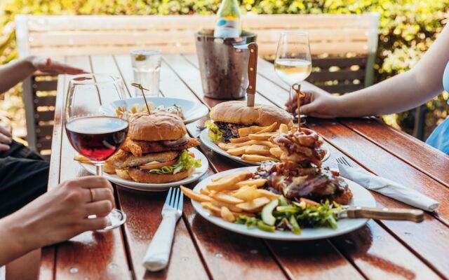 Mayfair Motel Emerald