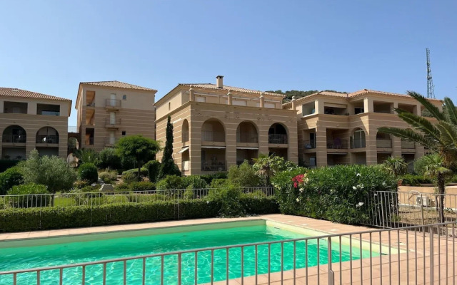 Apartment With sea View and Pool