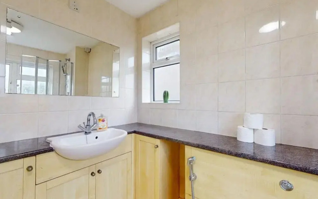 Parlaunt House - 3 Bedroom With Free Parking