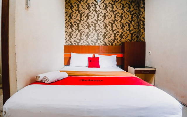 RedDoorz Plus @ Grand City Inn