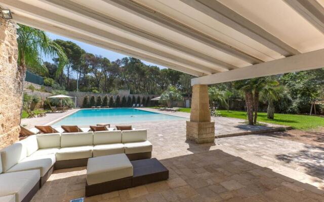 Villa a mare grande piscina, tennis, calcetto m750