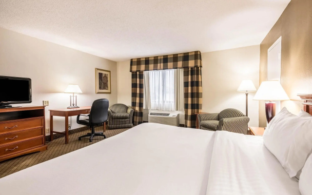 The Lux Hotel & Conference Center, an Ascend Collection Hotel
