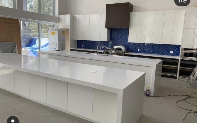 Villa Lago Muskoka Meets Malibu in Port Carling!