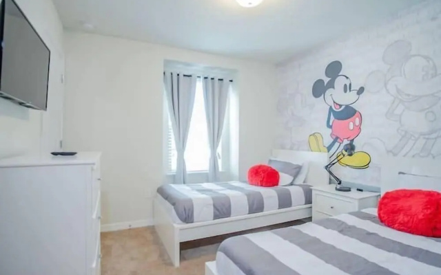 4606 TD - 5BR Townhome Marvel: Private Pool
