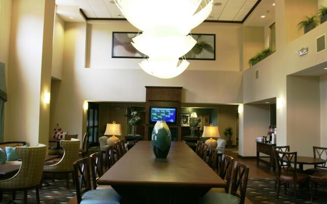 Hampton Inn & Suites Savannah-Airport