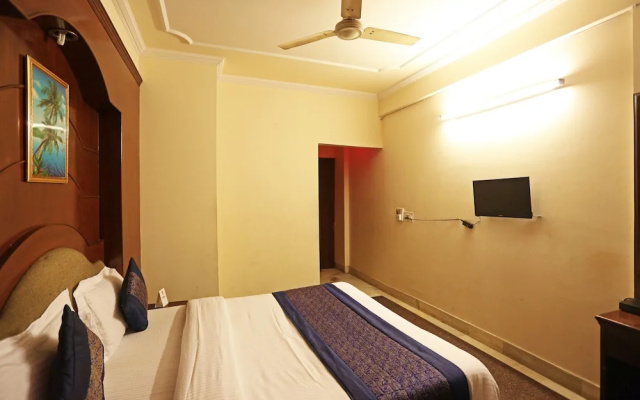 OYO 6886 Hotel Gold Palace
