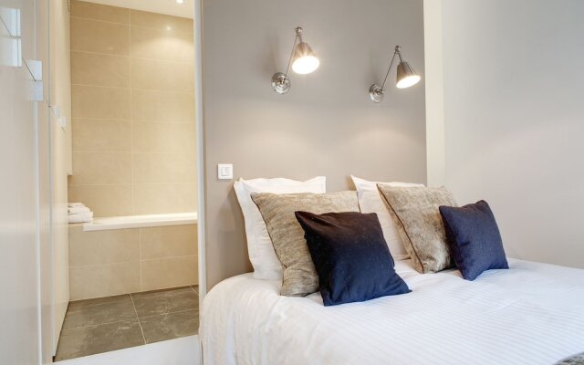 EUROPEA Eiffel Tower View Residence