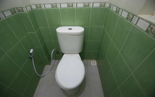 RedDoorz Karet Pedurenan