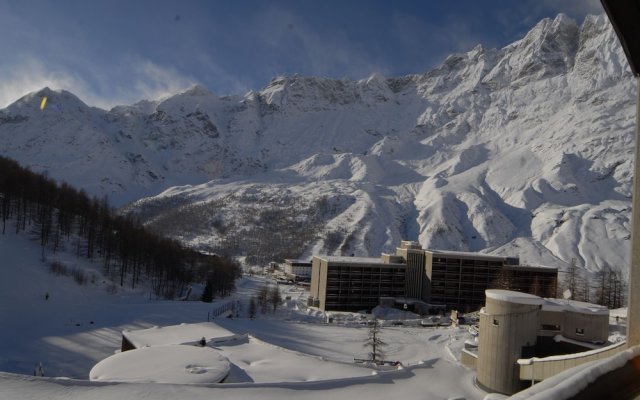 Front Ski slope Cervinia Apartments