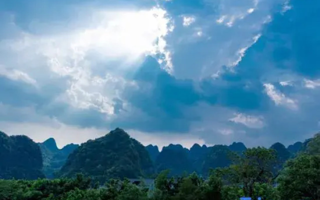 Xingyi WanFenglin Qianshanli Inn