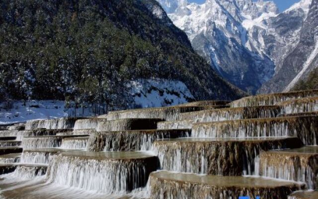 Nanfengli Homestay (Lijiang Sanyi Airport Branch)