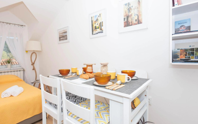 Mediterranean terrace apartment with Bikes & SUP