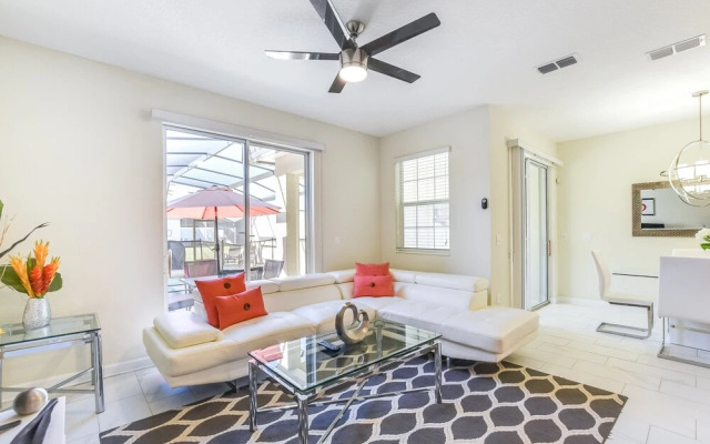 Romeo Circle Stoey Lake