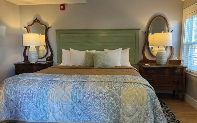 Abalonia Inn