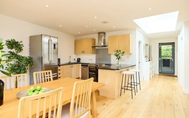 The Putney Wonder - Dazzling 3bdr Flat With Garden