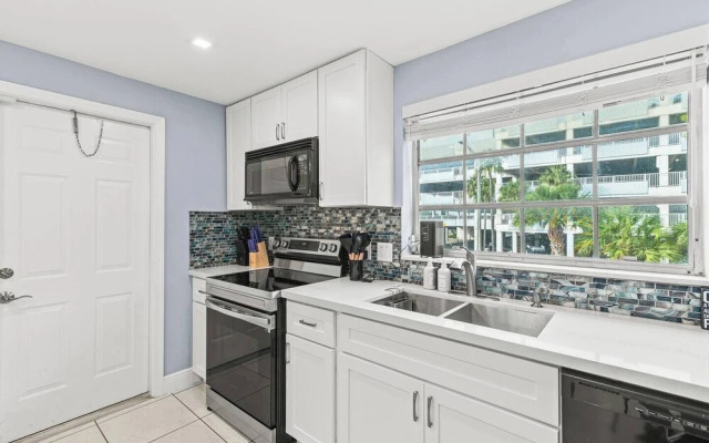 Beach, Pool; Las Olas Getaway