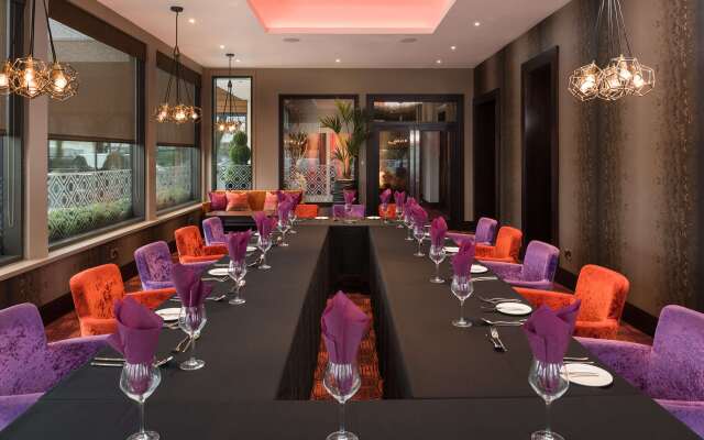 Carlton Hotel
