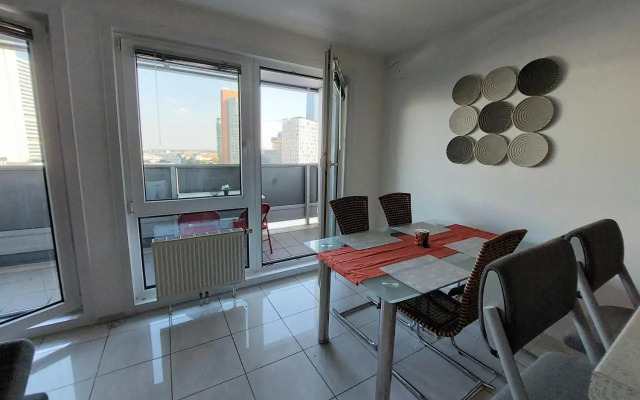 Mischek Tower Apartment with private terrace next to UNO