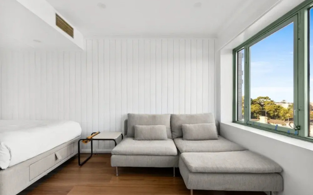 Stylish Studio in the Heart of Newtown With Pool