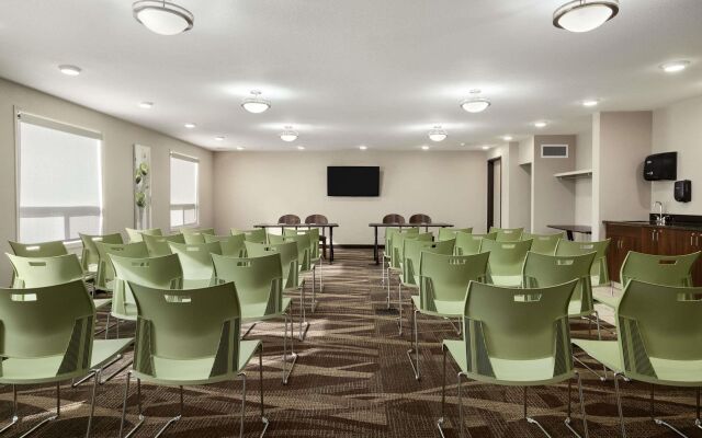 Home Inn and Suites Lloydminster