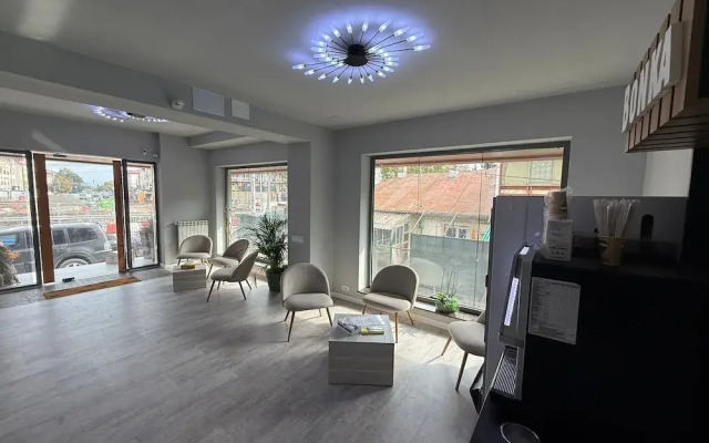 Fly & Stay At George'S