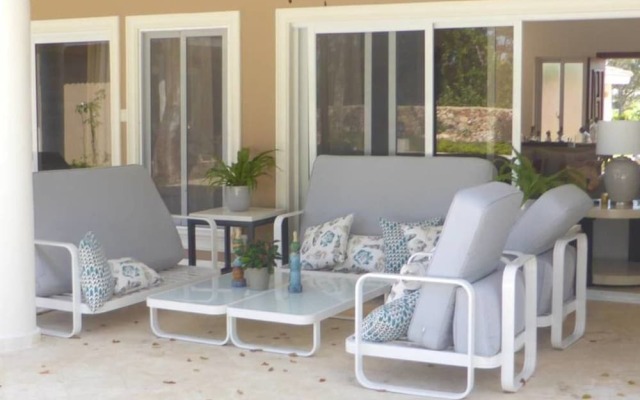 Private two Story Villa With Guest House