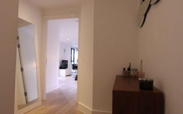 Modern 2 Bedroom Apart In Heart London