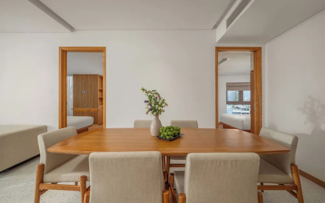 Vernal hotel & Apartment office