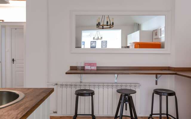 FM Deluxe 1-BDR Apartment - Minimalism & Charisma