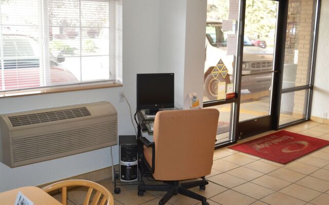 Econo Lodge Inn & Suites Spokane