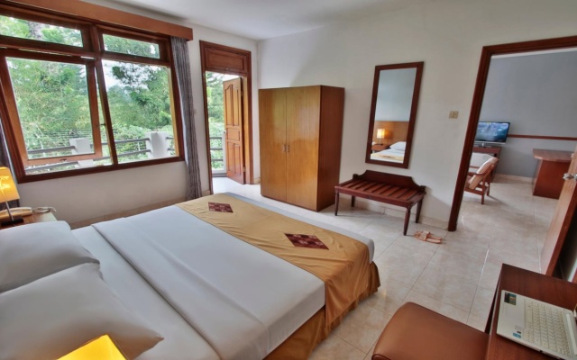The Jayakarta Inn & Villas Cisarua Mountain Resort – Guest Rooms – Cisarua