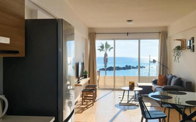 Phaedrus Living: Seaview Luxury flat Paphinia 204