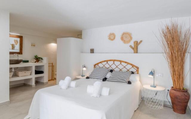 Scenic holiday home in Comunidad Valenciana with pool