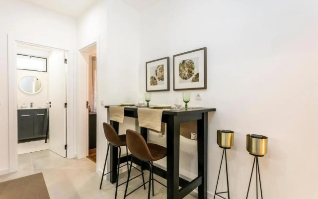 Elegant 2 Bedroom Apartment in Iconic Alfama!