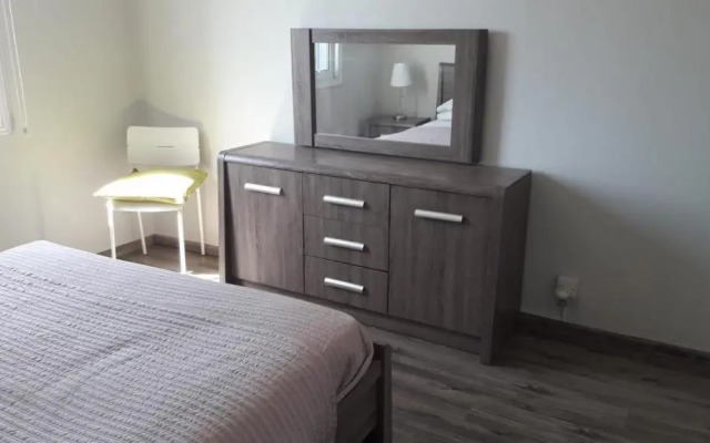 Modern and stylish 1 bedroom apartment in King's Palace