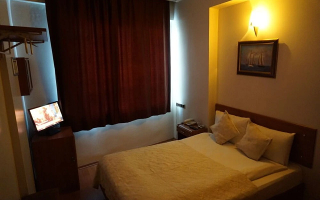 Nora Otel