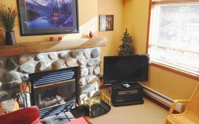 Sun Peaks Accommodation by Bear Country