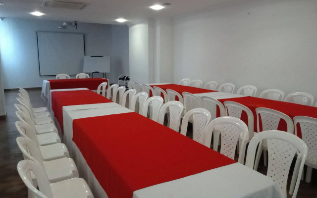 Hotel Calasanz Real