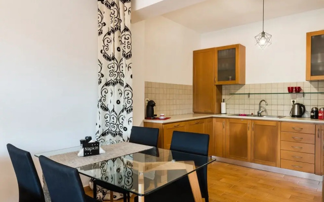 Dream Lux Flat with Great Outdoor Pool & Parking