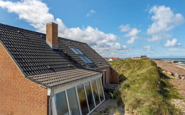 10 Person Holiday Home in Frostrup