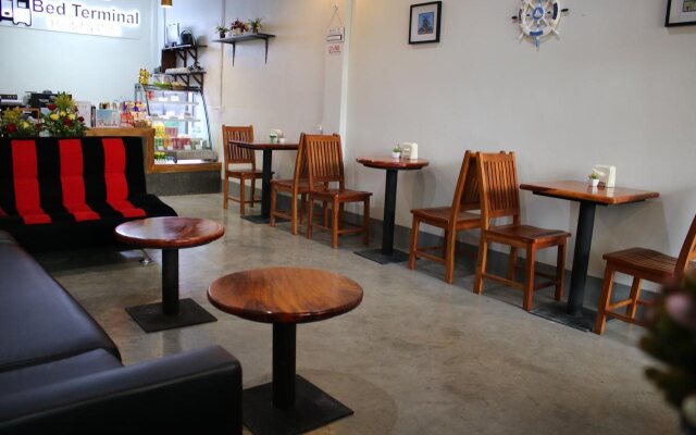 My Box Hostel & Cafe