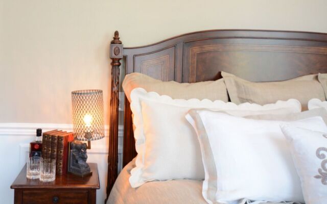 Gentry Hotel by RedAwning