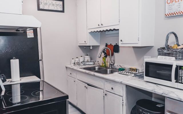 New-20p off-Uptown Love MPLS next to Fun