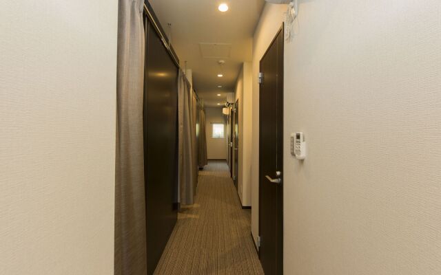 Ryoma Higashiazuma - Hostel