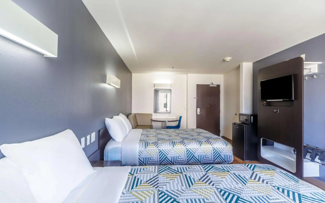Motel 6 Laredo, TX - Airport