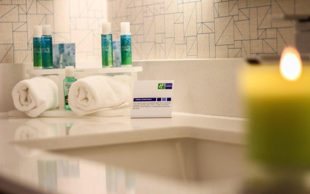 Holiday Inn Express & Suites Miami Airport East by IHG
